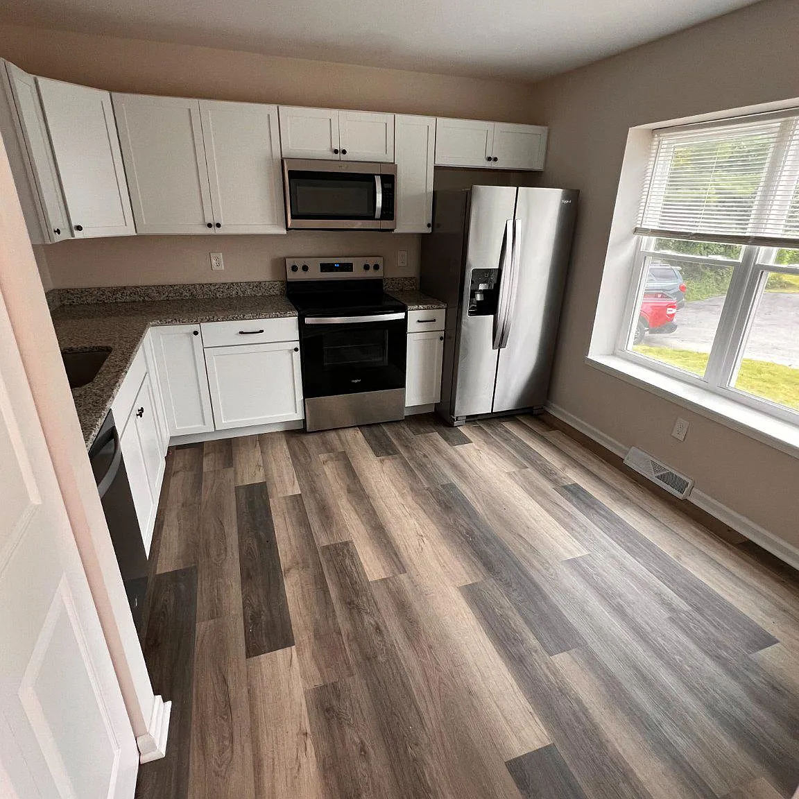 3 bed, 2.5 bath, 1621 sqft, $2,400 — Photo 2