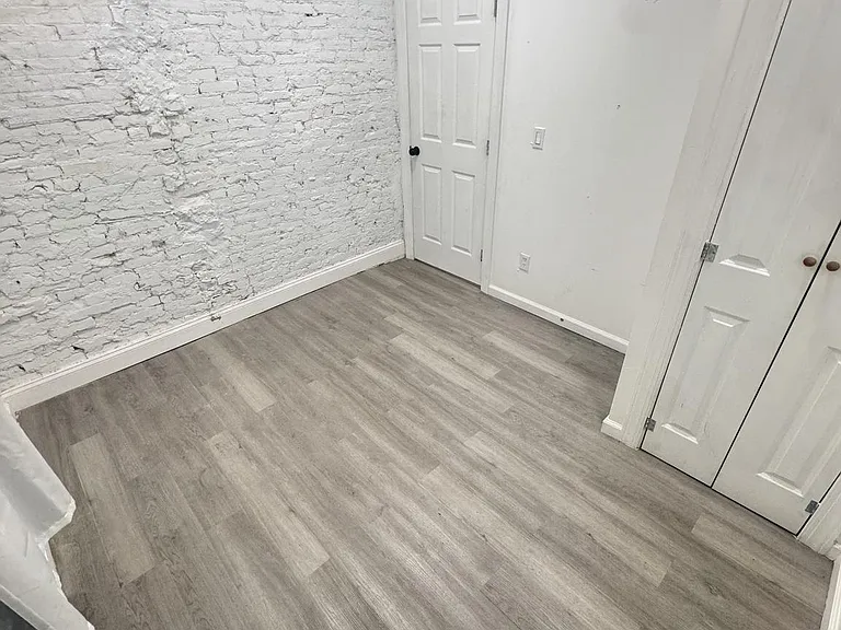2328 Nicholas St — Photo 9