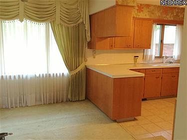 4th image of 2032 S Plaza Dr