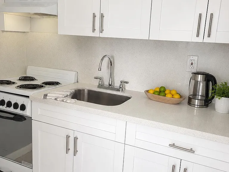 7221 Venetian St #6 — Photo 3
