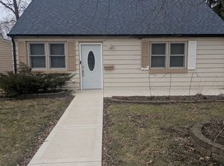 570 Farnum Ave, Aurora, IL 60505