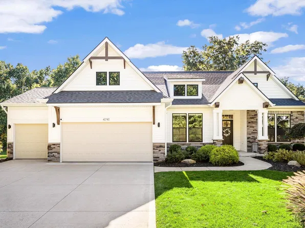 4741 Harbor View Dr SE, Grand Rapids, MI 49512