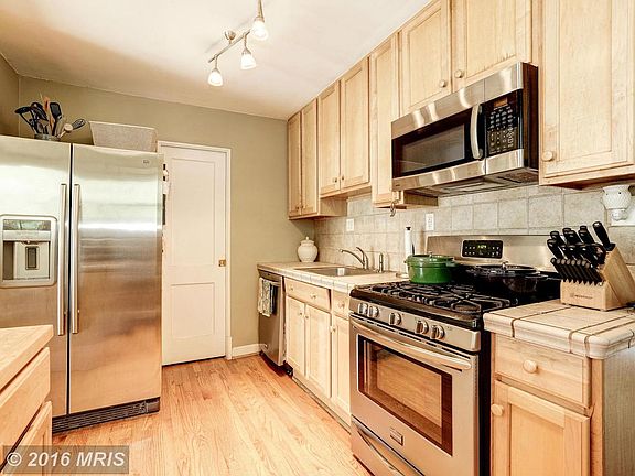 3rd image of 3920 Ashwood Pl