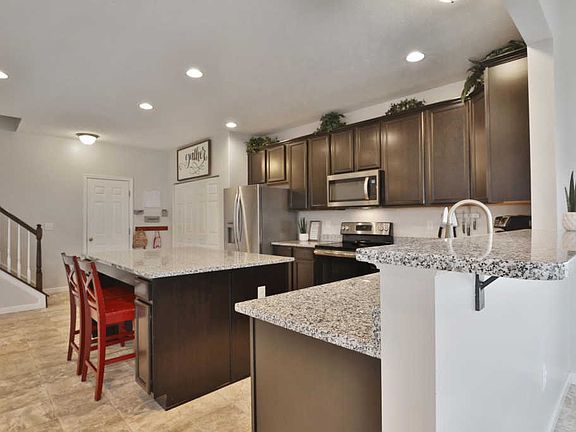 5th image of 71 Carolyn Ln