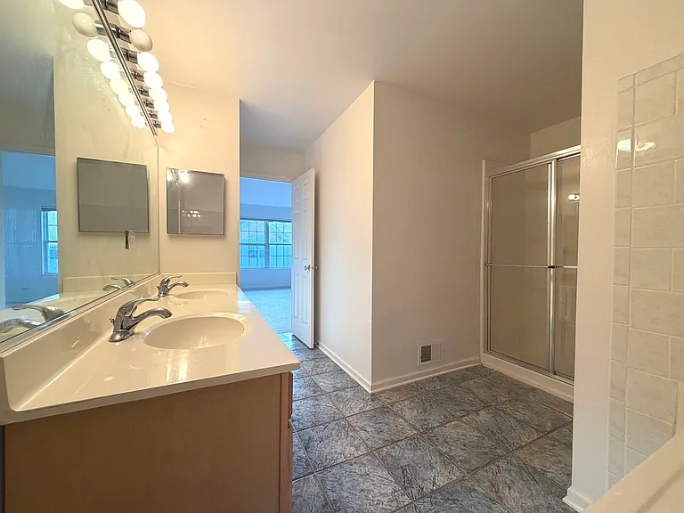 1129 Georgetown Way — Photo 12