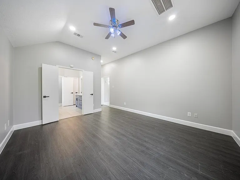 8311 Sierra Hill Ct — Photo 16