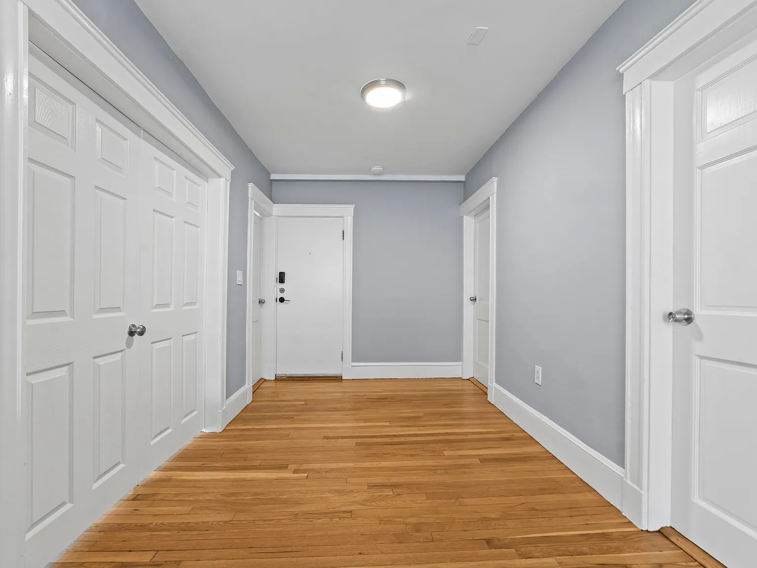 3 bed, 1300 sqft, $3,695 — Photo 2