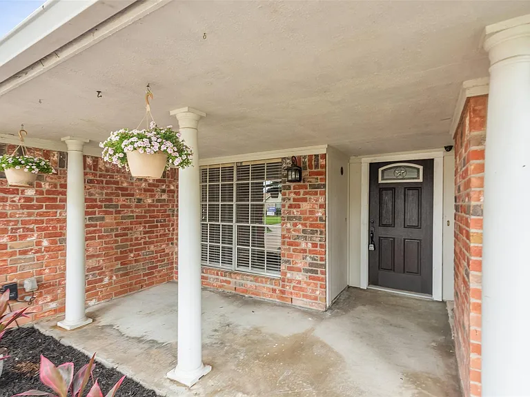 239 Blackwater Ln — Photo 4