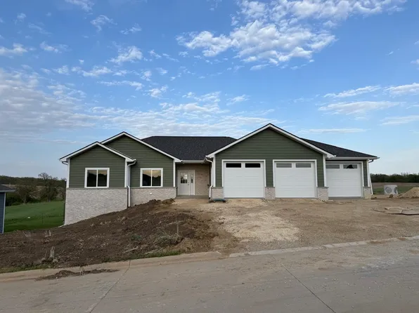 1106 Ione Dr, Peosta, IA 52068
