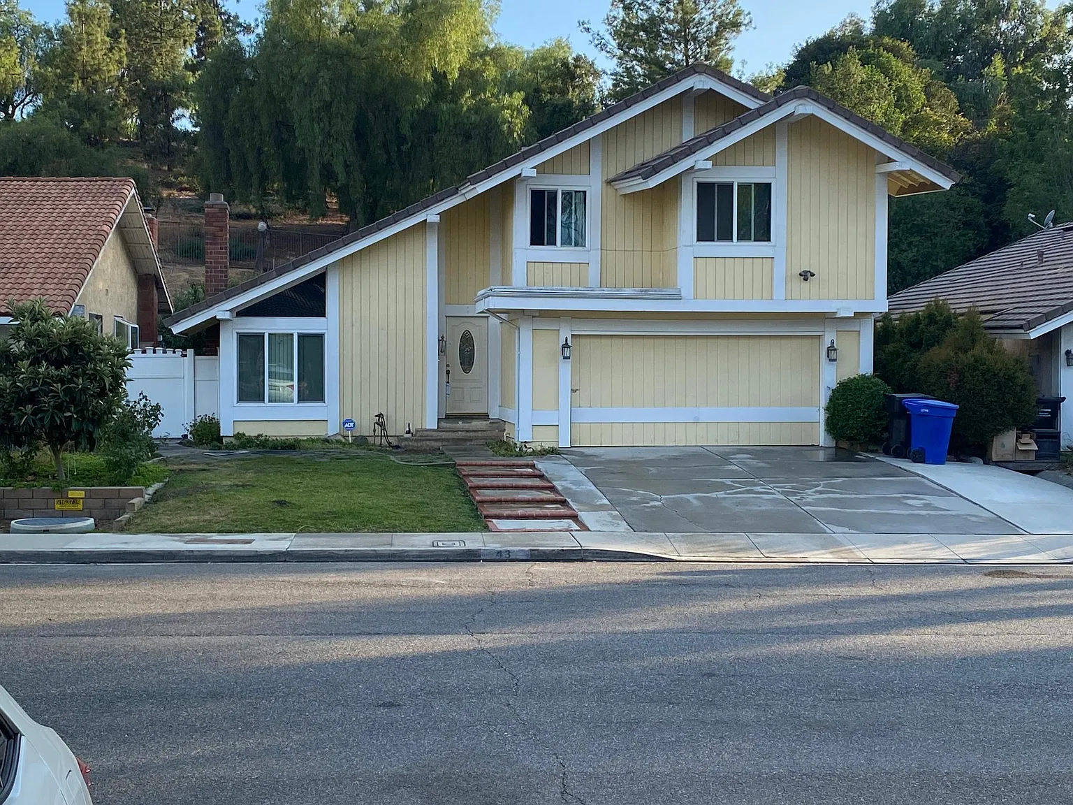 5 bed, 2300 sqft, $3,900 — Photo 1