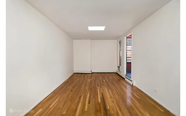 Sold by Douglas Elliman | media 25