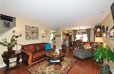 3rd image of 7689 Dixon Ct