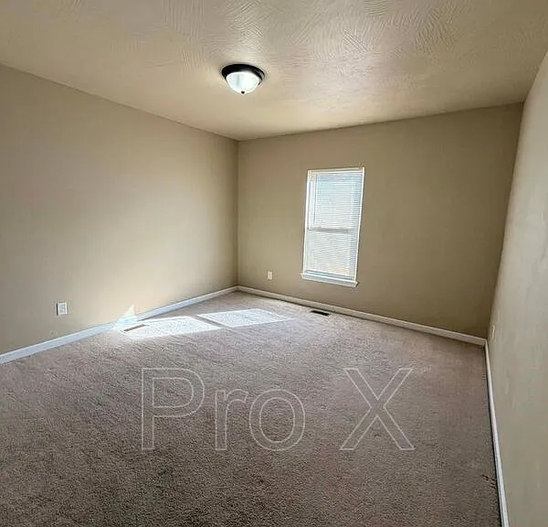 2226 S Moffet Ave — Photo 5