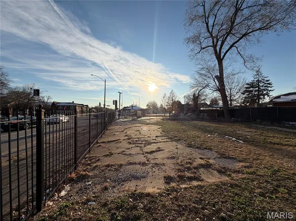 4301 Holly Hills Blvd, Saint Louis, MO 63116