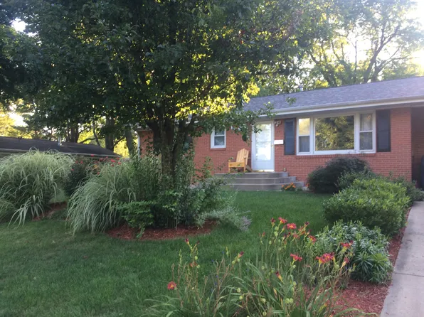 17 Newland Ln, Jacksonville, IL 62650