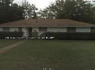 206 Town Creek Dr, Euless, TX 76039