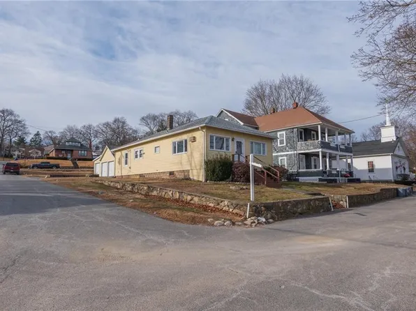 76 Serrel Sweet Rd, Johnston, RI 02919