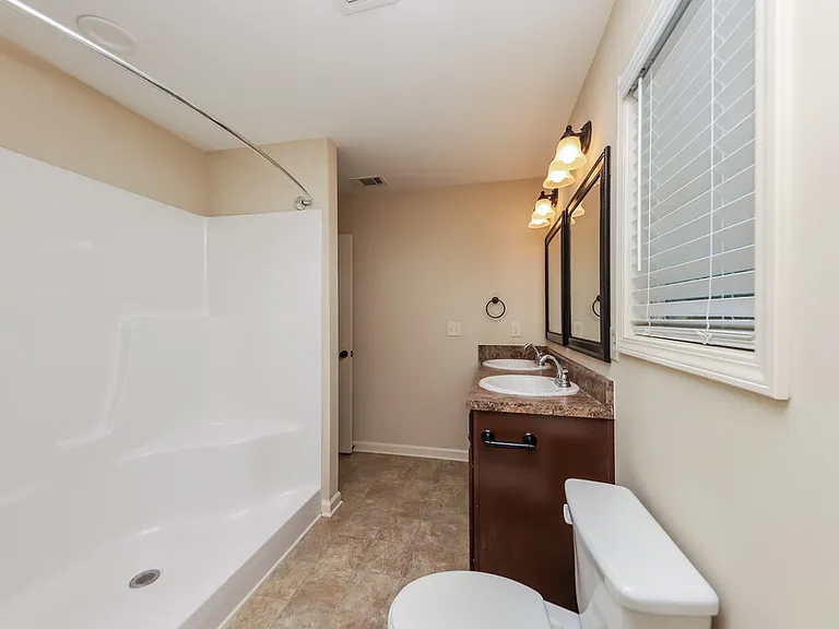 104 Skylar Ct — Photo 14