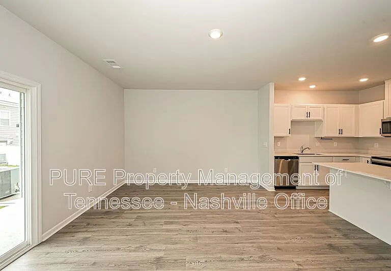 405 Augustine Dr — Photo 5