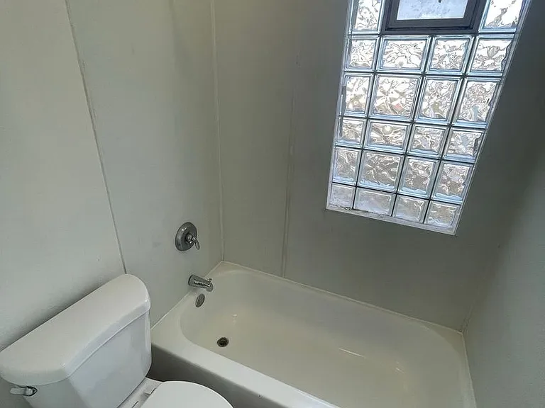 1120-1122 W Locust St. (Duplex)(Ace Property) — Photo 10