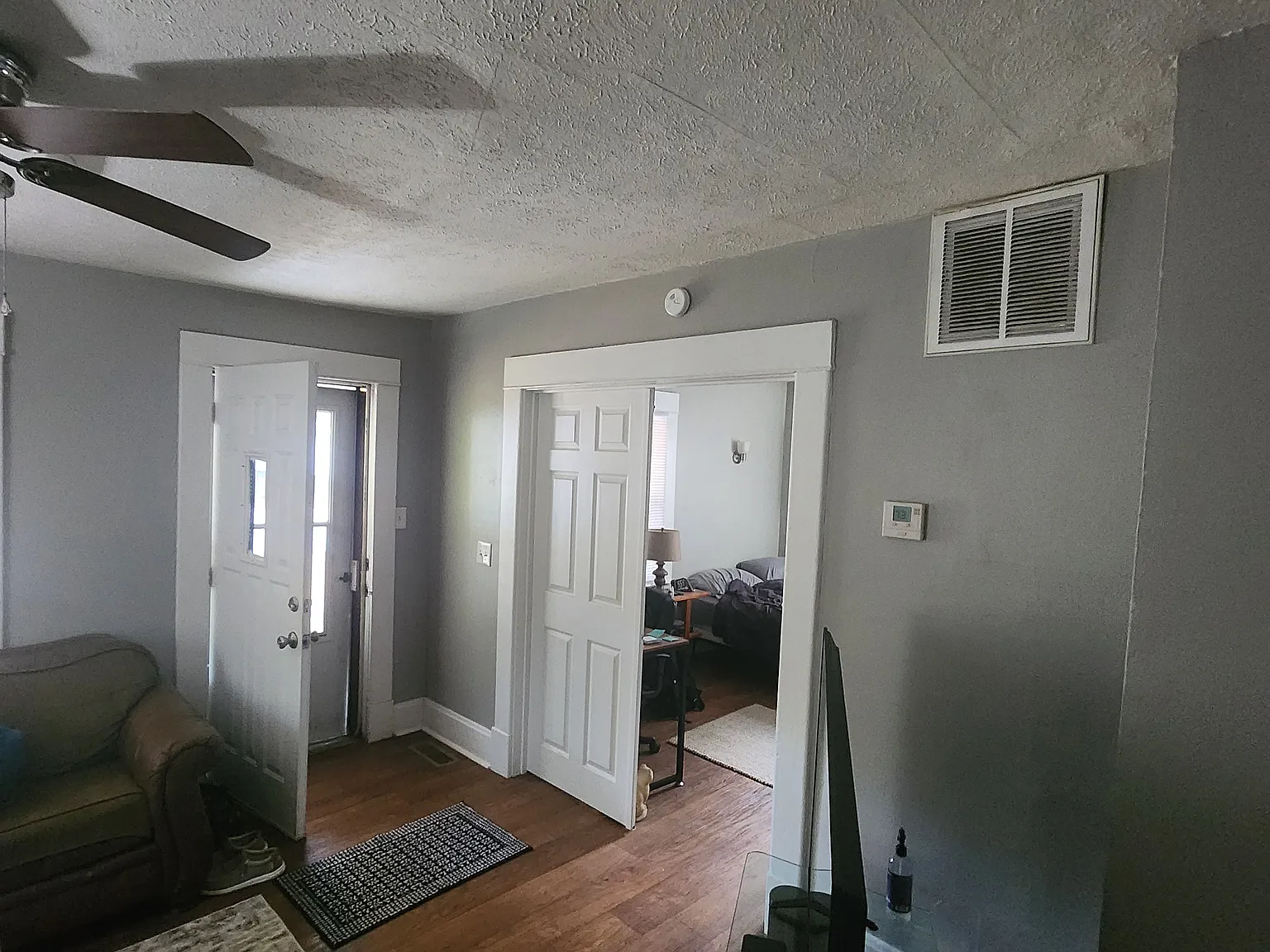 3 bed, 1085 sqft, $1,200 — Photo 2