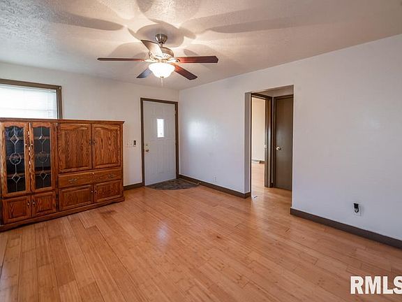 5th image of 805 E Fairoaks Ave
