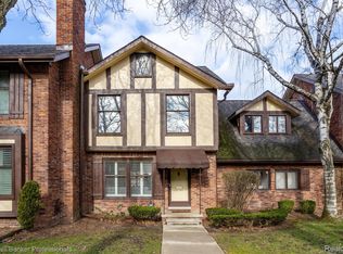 1792 Vernier Rd, Grosse Pointe Woods, MI 48236