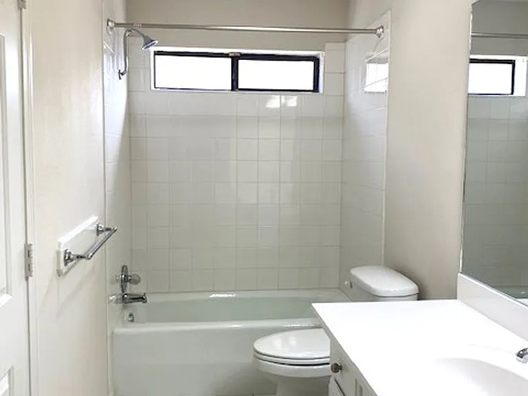 202 Cambridge Rd — Photo 12