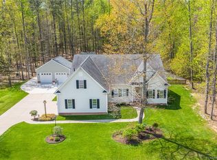 6048 Jenkins Bluff Ln, Sandston, VA 23150