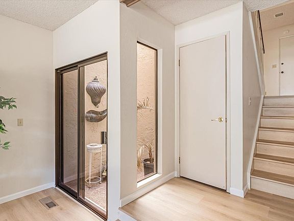 5th image of 544 Sand Hill Cir