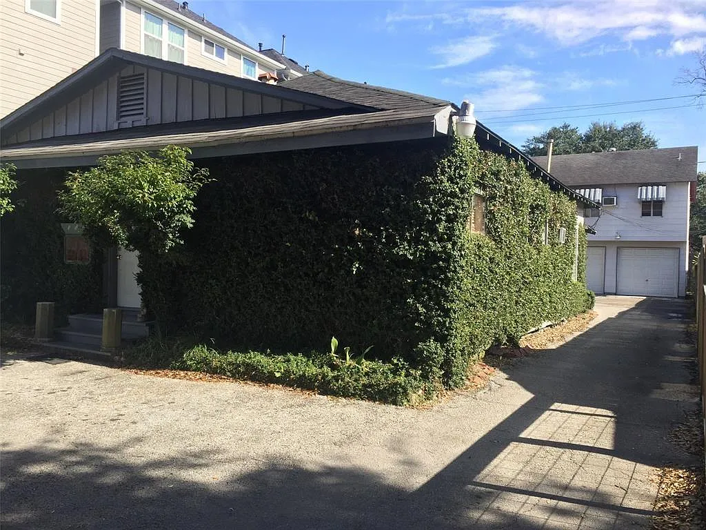 1526 Yale St — Photo 1
