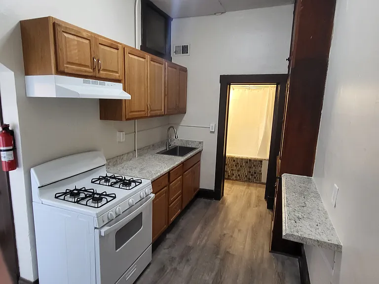 1501 Vinton St — Photo 5