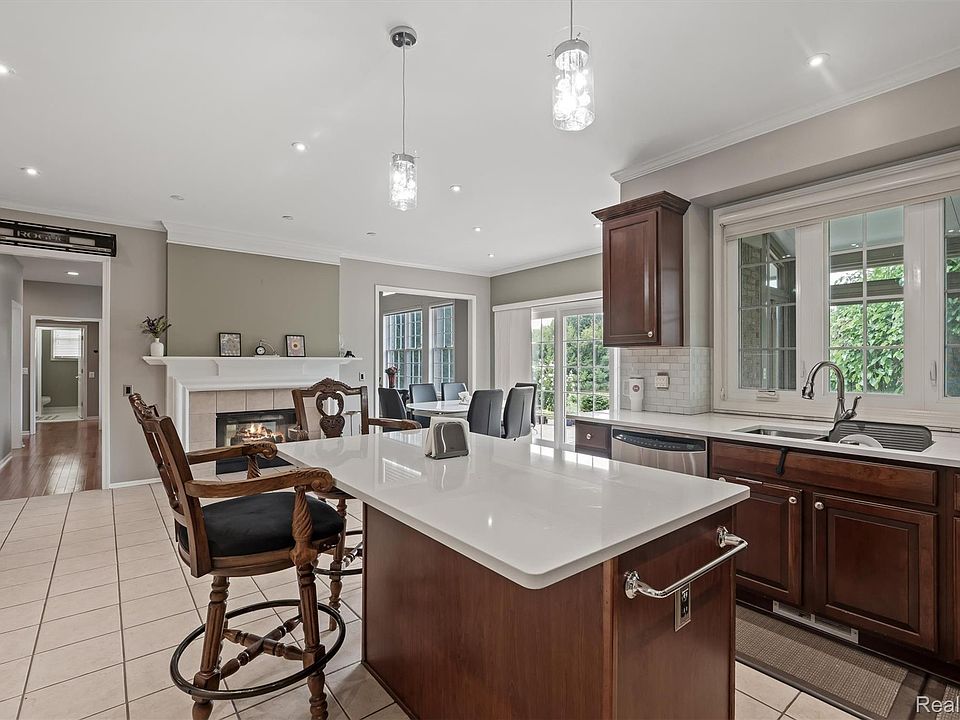 48495 Central Park Dr, photo 13