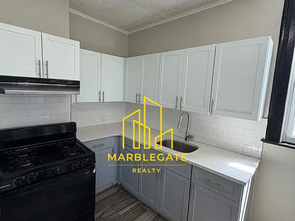 2nd image of 429 S 6th St #33
