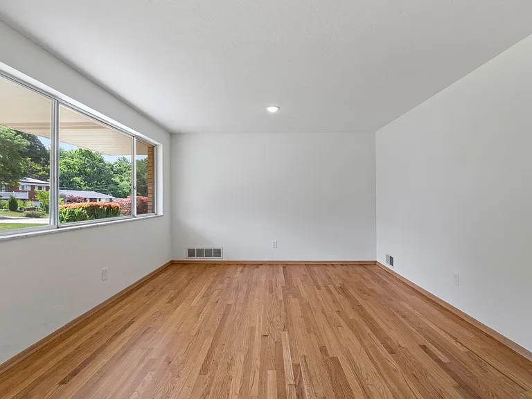 115 Green Glen Dr — Photo 7