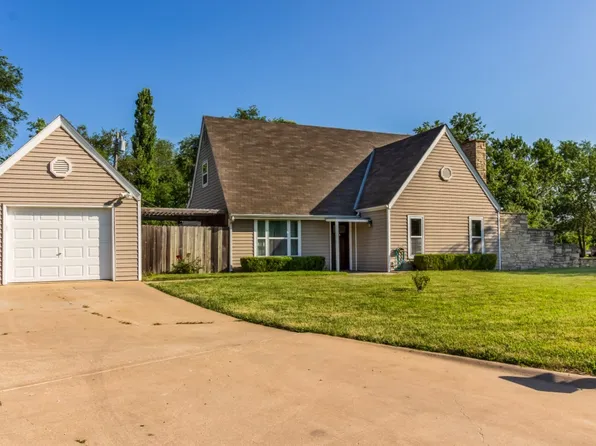 2207 Spain Dr, Manhattan, KS 66502