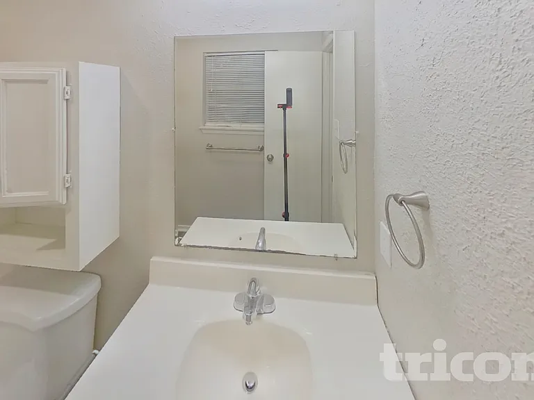 810 E Heath St — Photo 6