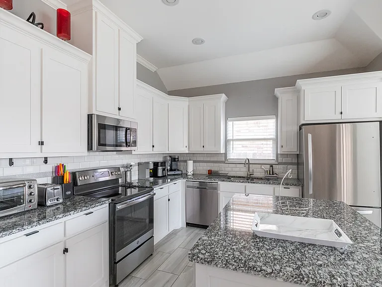 3126 Oakley St — Photo 5