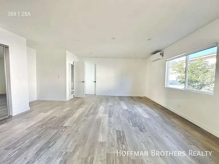2429 W Avenue 33 #1/4 — Photo 8