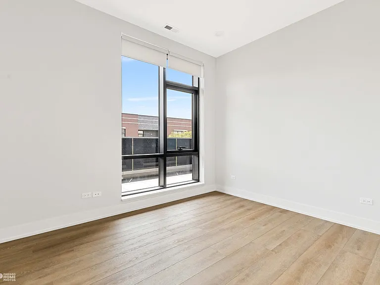 3207 N Lawndale Ave #401 — Photo 14