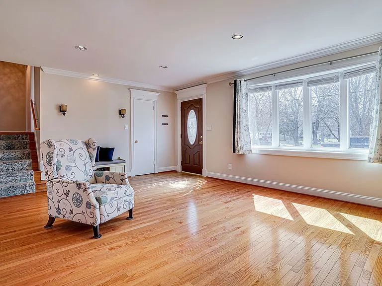 7601 Mendota Pl — Photo 9
