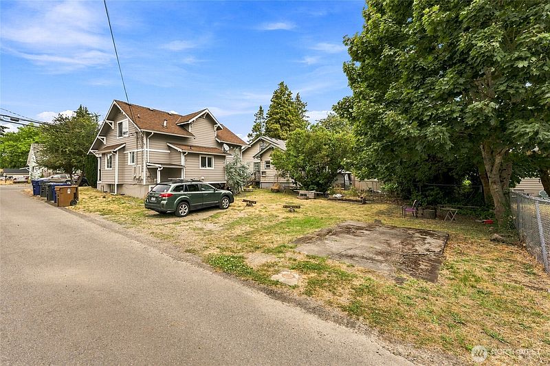 3rd image of 1110 S 25th Street #A/B