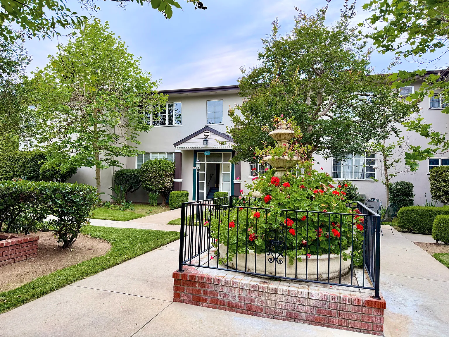 1 bed, 1.0 bath, 750 sqft, $2,075 — Photo 1
