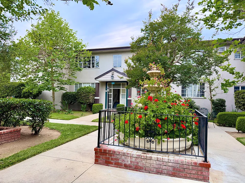 1 bed, 1.0 bath, 750 sqft, $2,075