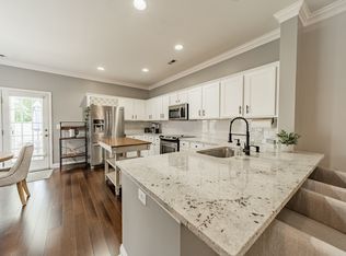 419 Hurston Cir, Charlotte, NC 28208