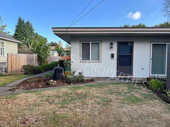 2nd image of 4205-4207 SE Madison St #4205