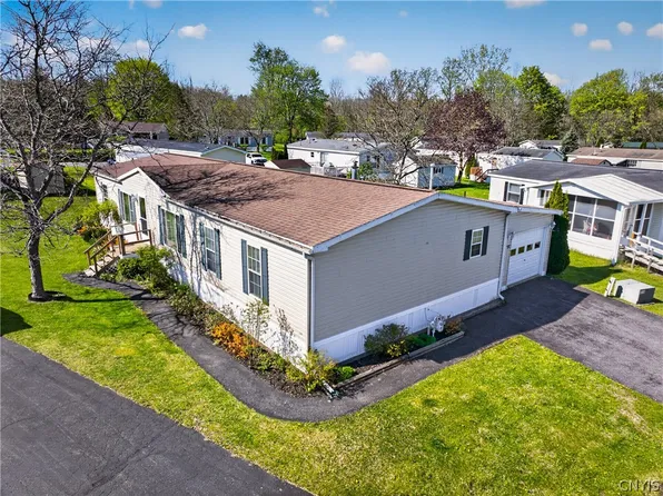 12 Waterwheel Cir, New Hartford, NY 13413