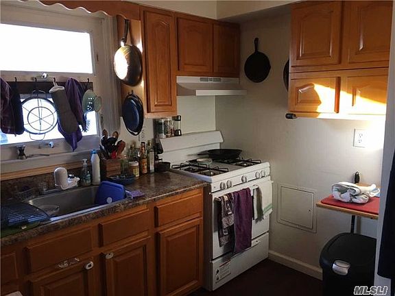 2nd image of 435 E Market St