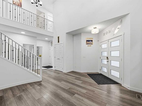 4th image of 109 W Homestead Cres NE