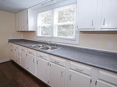 Kitchen sink and counter 